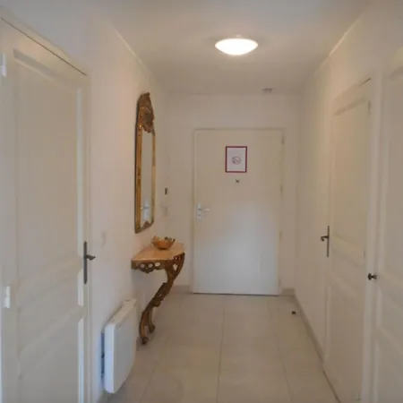 Bright Flat In The Heart Of Tropez