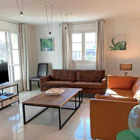 Bright Flat In The Heart Of Tropez *