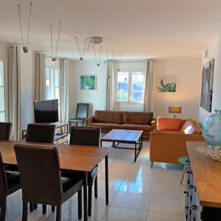 Апартаменты Bright Flat In The Heart Of Tropez