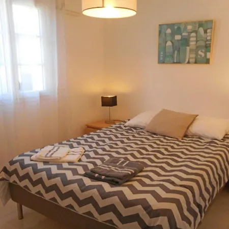 Bright Flat In The Heart Of Tropez Апартаменты *