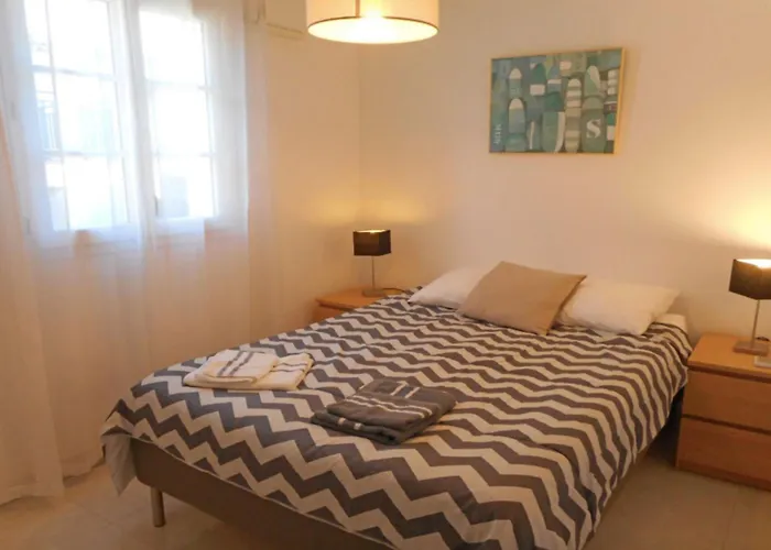 Bright Flat In The Heart Of Tropez * Saint-Tropez