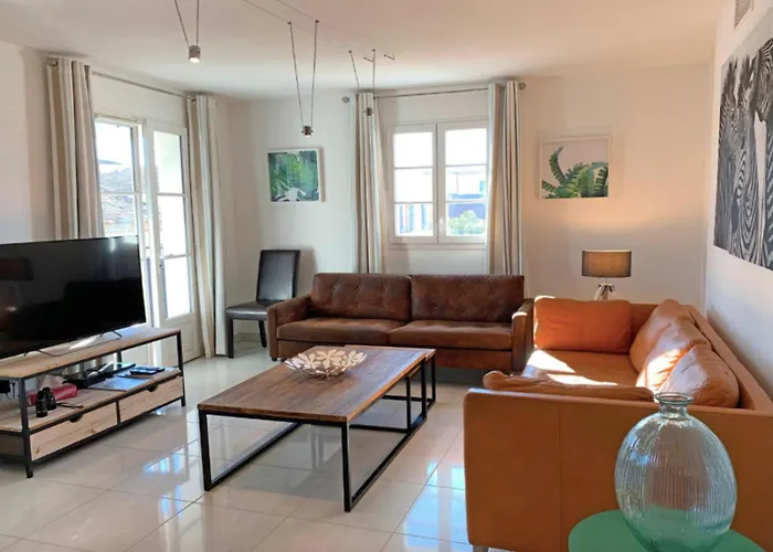 Bright Flat In The Heart Of Tropez *